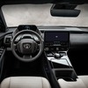 トヨタの新型EV『bZ4X』、米国は異形ステアリングホイールなし　市販版は2021年後半発表