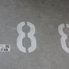 車両位置は各駐車スペースに貼られたバーコードで管理される