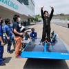 4時間レースで総合優勝したMTHS松工ソーラーカーチーム