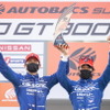 【SUPER GT 第5戦】GT500クラス優勝、カルソニック IMPUL GT-Rの平峰一貴(左)と松下信治(右)