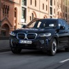 【BMW iX3】航続距離460kmのミドルサイズ電動SUV…価格は862万円