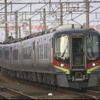 空気バネ式車体傾斜を搭載した2600系の増備断念を受けて2019年、制御付き振子装置を搭載して登場した2700系。