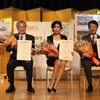 向かって左からカワサキモータース代表取締役社長の伊藤浩氏、日産自動車グローバルエクスターナル広報部主担の新倉道代氏、トヨタ社会貢献推進部部長でトヨタ博物館館長の布垣直昭氏