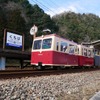 国鉄時代のレールバスをイメージした「チモハ」と呼ばれる江の川鐵道のトロッコ車両。旧口羽駅は現在、三江線鉄道公園口羽駅公園となっている。