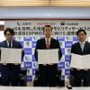MaaSを核とした協定を締結した加賀市の宮元 陸市長(中央)、MaaS Tech Japanの日高洋佑代表取締役(左)、ヴァル研究所の菊地宗史代表取締役