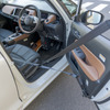 フランツシステム：ドアにはオプションのパッシブシートベルトが装備されている。運転席のドアを閉めれば、シートベルトが自動装着できる。