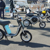 ヤマハの歴代EVバイク。手前の『パッソル』は2002年に発売した。
