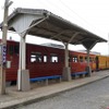 予讃線下灘駅（愛媛県伊予市）に停車する『伊予灘ものがたり』。12月27日のラストラン後、瀬戸内海を渡り京都鉄博入りする。