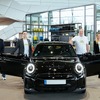 ドイツで2021年に1万台目となるMINIのEVの納車式