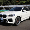「フロント5ウェイ＋サブウーファー」システムが搭載された“サウンドフリークス（岩手県）”のデモカー「BMW X4」。