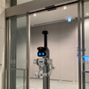 入退室システムと連携し、ビル内を自律移動する警備ロボット