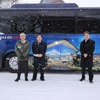 左から北海道の土屋副知事、北海道バスの西村社長、ファイターズ スポーツ&エンターテイメントの川村社長