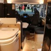 ベッドルームからの車内