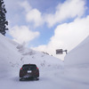 肘折温泉のカルデラ上にて。さすがに雪深い。