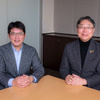 ジオテクノロジーズ 杉原博茂 代表取締役社長 CEO（右）とパイオニア 坂本雅人 常務執行役員（左）