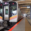 白新線のE129系普通列車。6月4日は新潟～東新潟間が終日運休となる。2020年1月1日。