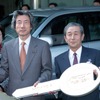 首相官邸における納車式 （2002年12月）