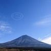 空のニコちゃんマーク　(c) Taro Imahara PATHFINDER