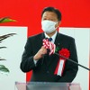 川口ハイウェイオアシスオープン:挨拶する衆議院議員の新藤義孝氏