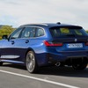 BMW 3シリーズ ツーリング 改良新型、「カーブドディスプレイ」初採用…欧州発表