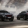 BMW X5 エディションブラックバーミリオン（左）とX6 エディションブラックバーミリオン（右）