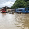 5両すべてが浸水した被災直後の様子。