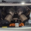 ボディから覗くフェラーリ296 GTSのV6エンジン