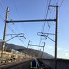 福島県沖地震で圧壊した東北新幹線の電柱。