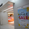 閉店セールが行なわれている札幌駅地下商店街PASEO。一部の店舗はすでに撤退している。2022年8月22日。