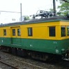 新潟交通の電動貨車モワ51。貨物室付き電車という存在で国鉄貨車の牽引にも使われたが、貨物輸送廃止後は除雪車の牽引が主体となった。旧月潟駅に保存されている。1998年5月30日。