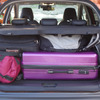 AWDの荷室は260リットル。収容性がいいとは言えないが、大型トランクを1個横積みすることはできる。