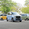 三菱eKクロスEV(中央)
