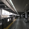 将来的には東海道新幹線全駅に整備されるホームドア。写真は品川駅。