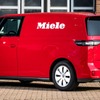 ドイツのプレミアム家電ブランド「Miele（ミーレ）」に納車されたフォルクスワーゲン ID.Buzz カーゴ。移動家電サービス車両として活用