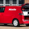 ドイツのプレミアム家電ブランド「Miele（ミーレ）」に納車されたフォルクスワーゲン ID.Buzz カーゴ。移動家電サービス車両として活用