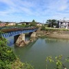 変状した五能線陸奥赤石～鯵ヶ沢間の中村川橋梁。