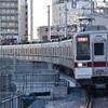 とうきょうスカイツリー駅上りホームに進入する区間急行。