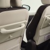 日産セレナ新型：乗降サポートパック付車 シートバックグリップ（運転席・助手席）