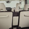 日産セレナ新型：乗降サポートパック付車 シートバックグリップ（セカンドシート）