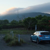 夕暮れの筑波山をバックに記念撮影。