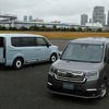 ホンダ ステップワゴン 純正アクセサリー装着車（右：SPADA、左：AIR）