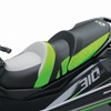 フロント部分のデザインを一新し、スタンドアップライディング性能を向上したスリムシート（JET SKI ULTRA 310LX-S）