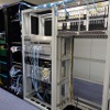 NTTドコモの親局(CU/DU)。異なるベンダーのシステムが組み込まれていた