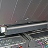 パワーアンプの上を見ると冷却用ファンを設置しているの見える。パワーアンプ周辺の熱気を車外に追い出す役目を持つ。