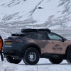 日産 アリア の北極～南極探検車