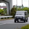 ELEMO-L。段差を乗り越えた時も商用車とは思えないマイルドさ