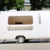 ブランドロゴを入れたクラシカルなデザインが特徴的なコーヒートラック