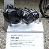 小型化した最新のドライブユニット「PW-X3」（右）