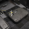 座席下へTS-WX140DAを置き、背面の配線を接続していく