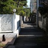 鎌倉市内の細い路地